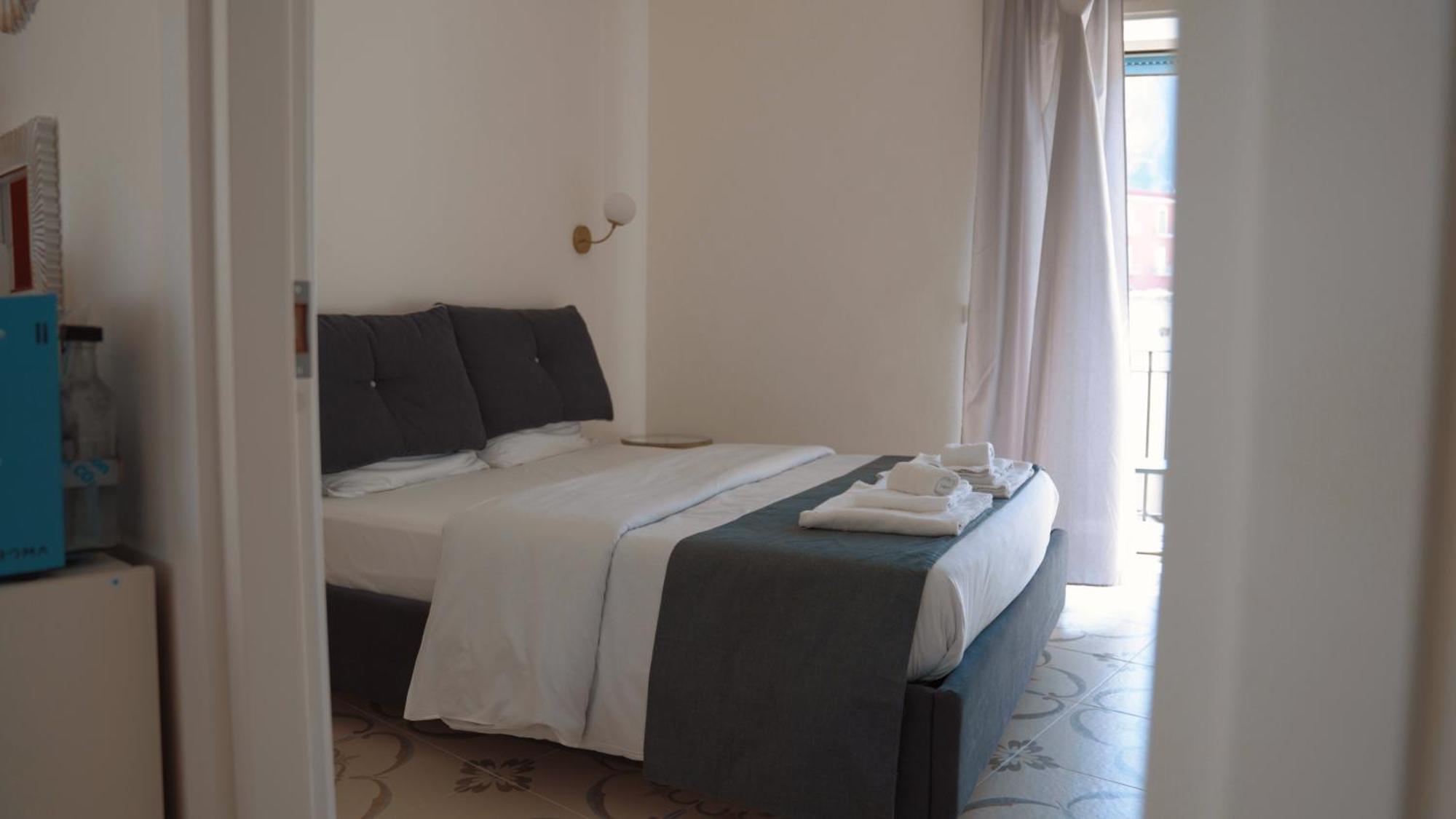 Naro Suites And Rooms Bacoli Ngoại thất bức ảnh