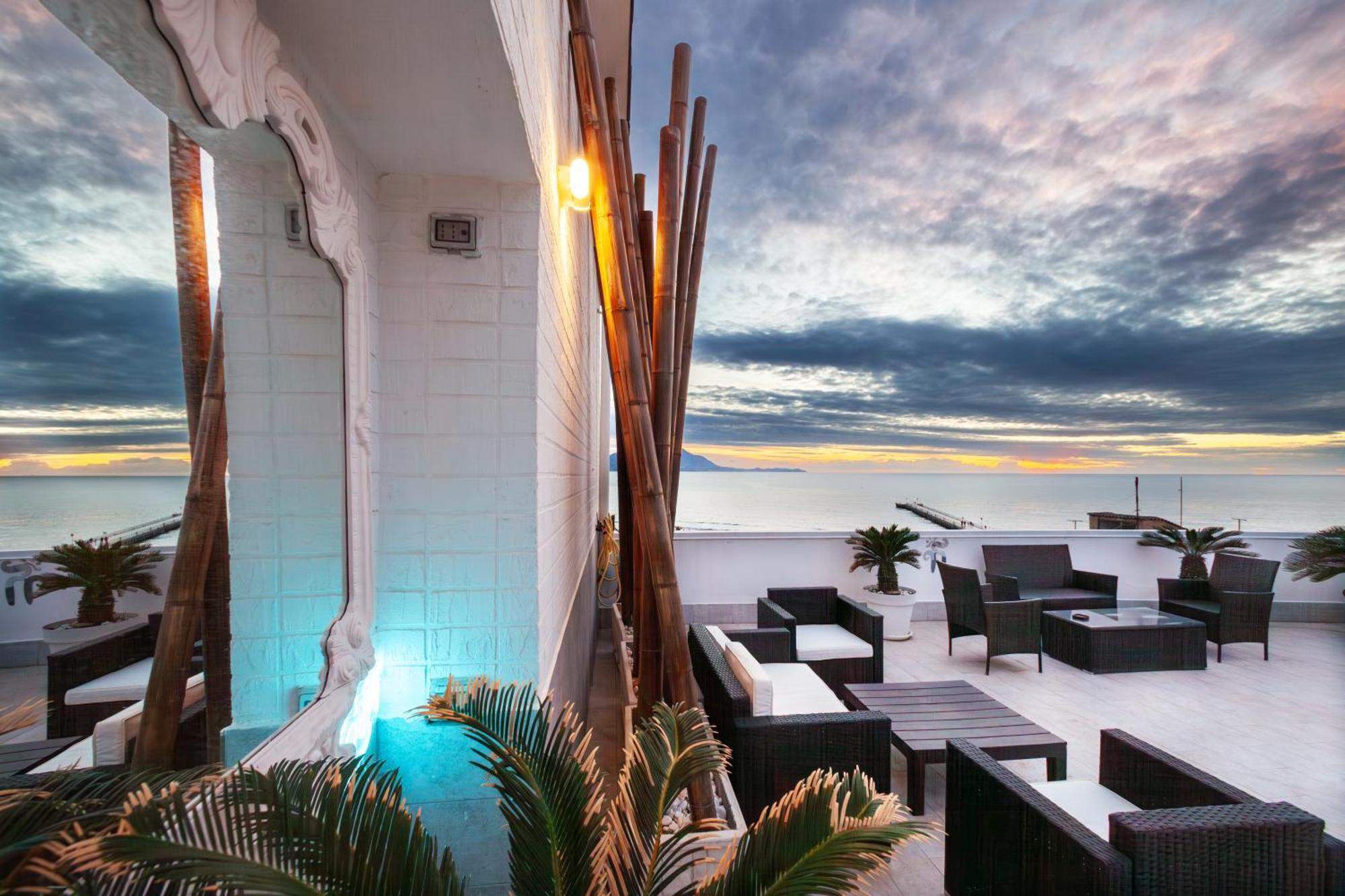 Naro Suites And Rooms Bacoli Ngoại thất bức ảnh